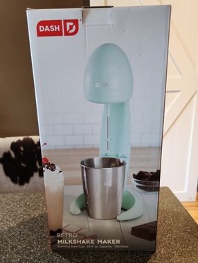 DASH Retro Milkshake Maker in Mint Green